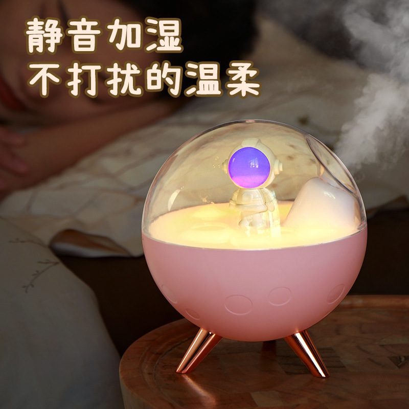 New wholesale Astronaut humidifier, USB fog mini air atomizer, Creative Moon car aroma diffuser