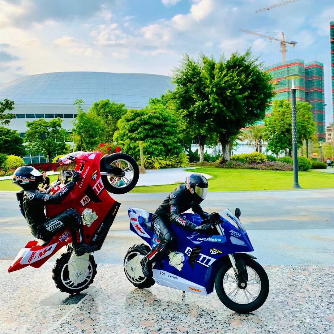 Auto equilibrio motocicleta de alta velocidad deriva rotativo stunts de pie múltiples marchas grande coche eléctrico control remoto