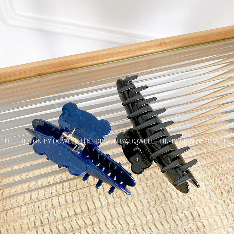 Dowei Accessories Korean version high appearance level water diamond bear hair clip, high-end updo shark clip, retro and versatile hair accessory Application Scenario