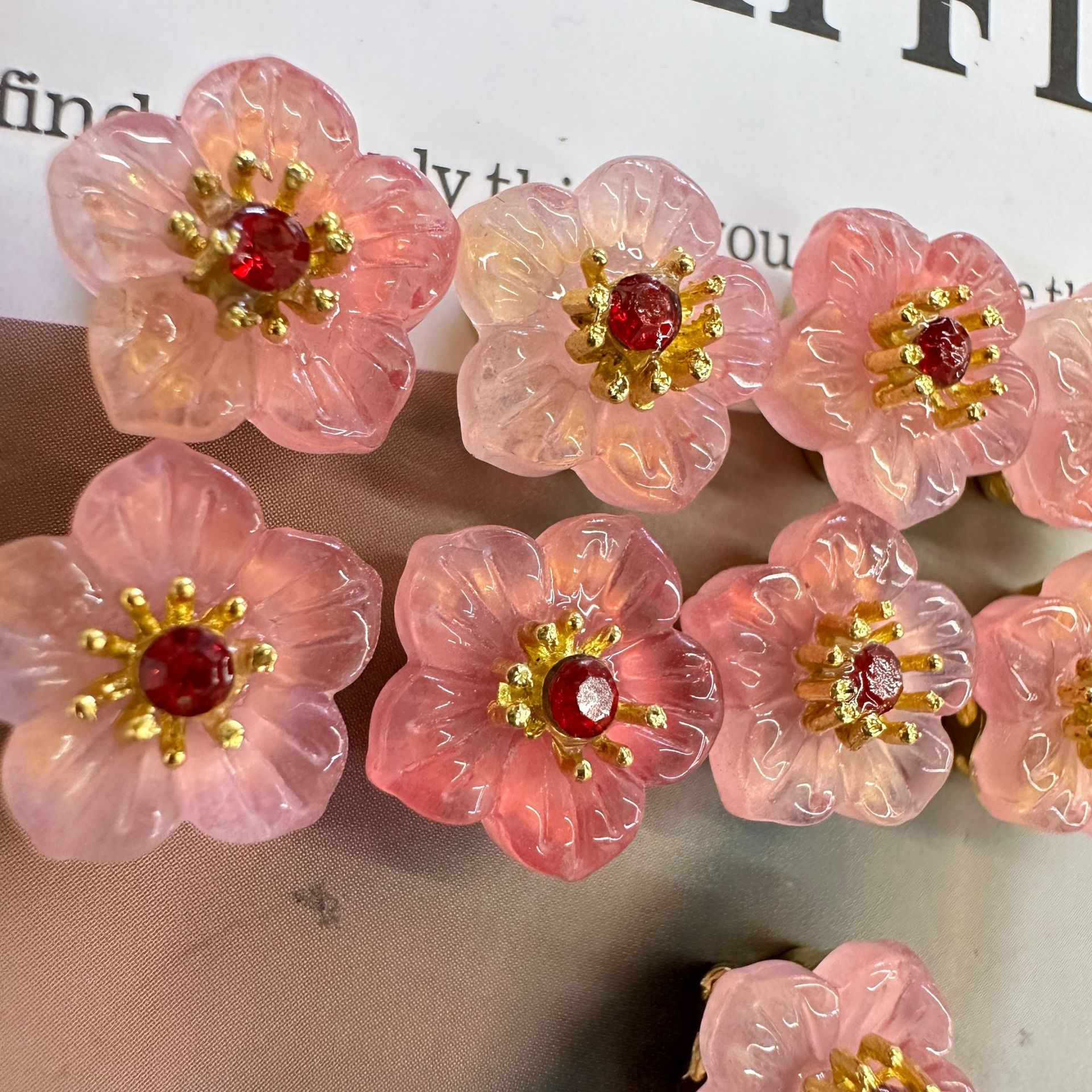 18K matte gold five-petal flower inlaid flower diy accessory, simulated jade bracelet necklace, back cloud woven jewelry Specification image