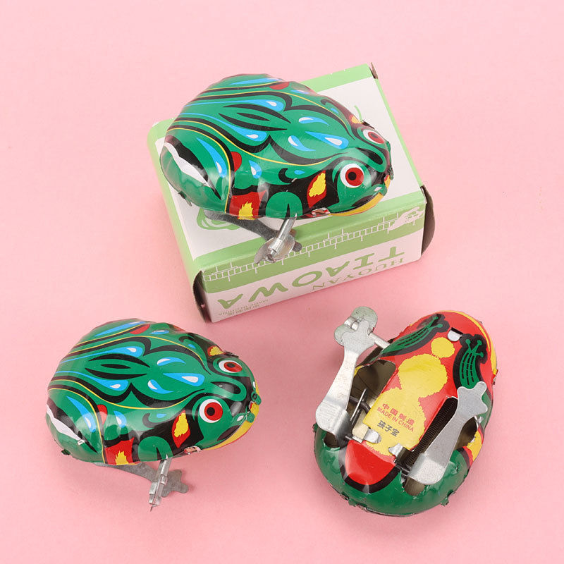 Park Square Clockwork Toys Wholesale Spot Iron Frog Factory Price Direct Sales Classic Nostalgia Chain Iron Mouse Inertia Children's Small Toys Stall Toy Factory Price Direct Sales Application Scenario