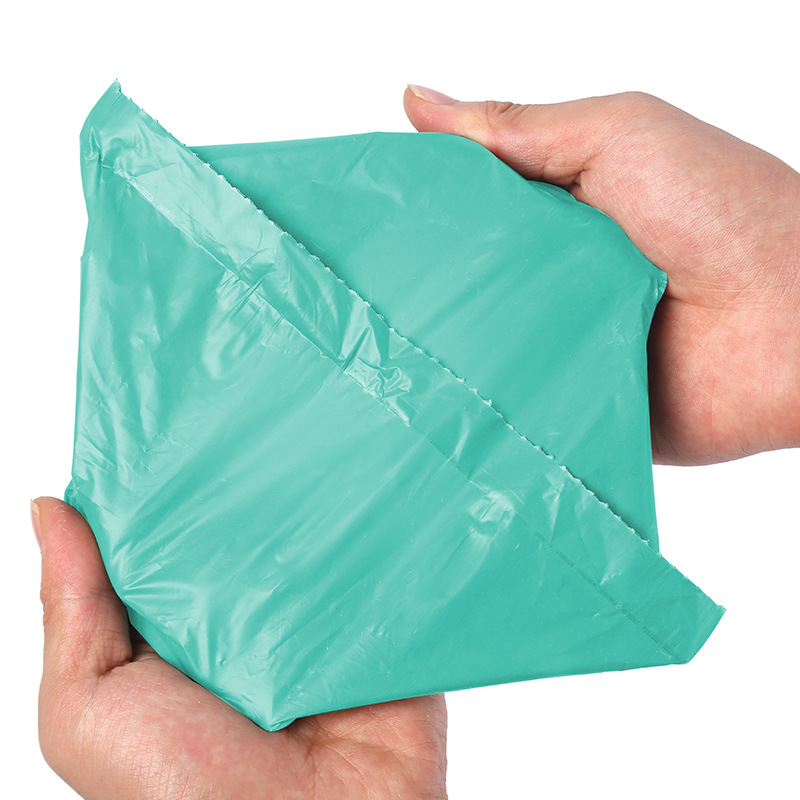 Source Manufacturers Wholesale Pre-Opening Packaging Black Green White With Rolling Bag Express Bag Clothing Bags Application Scenario