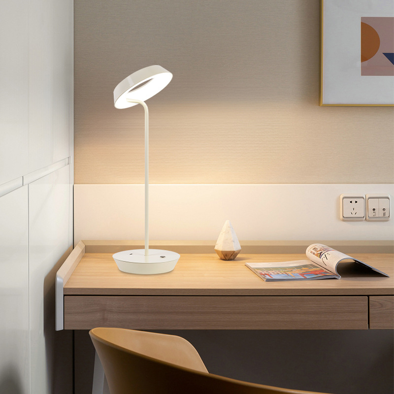 Modern and simple cross-border LED table lamp, touch bedroom bedside lamp, creative bar and quiet atmosphere night light Application Scenario