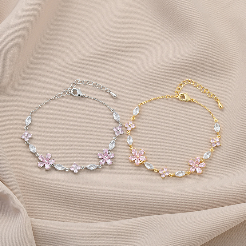 2023 Spring And Summer New Temperament Bracelet Female Niche Design Sense Zircon Petal Hand Decoration Fashion Bracelet Wholesale Application Scenario