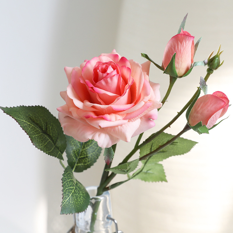 Lan Kwai Fong High-End Simulation Flower Rose Hand Sense Moisture Wedding Home Living Room Decoration Fake Flower Decoration Wholesale Application Scenario