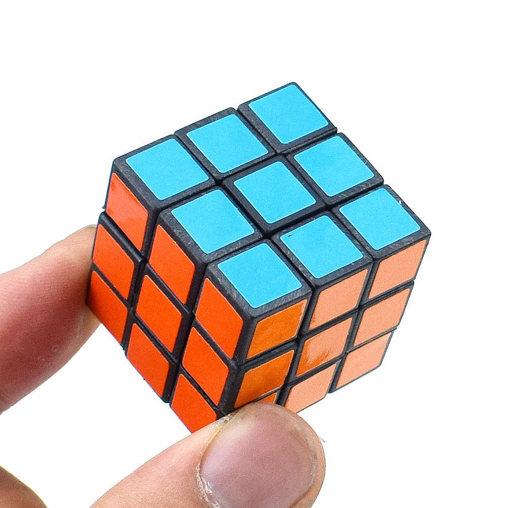Mini 3CM Rubik's Cube, Intelligence 3x3 Rubik's Cube, a small toy as a reward for beginners, a back-to-school gift - a small Rubik's cube Application Scenario