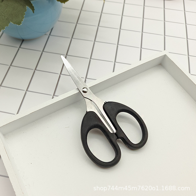 12cm scissors Black office scissors Student scissors Cutting supplies Student paper cutting scissors full figure