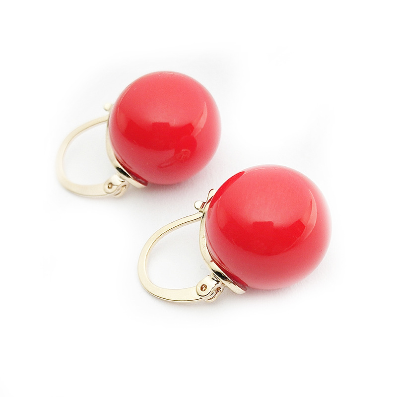 Pearl earrings, a Korean style combination of earrings, fashionable and trendy, retro ear buckles, versatile small ear rings, and new ear studs Application Scenario