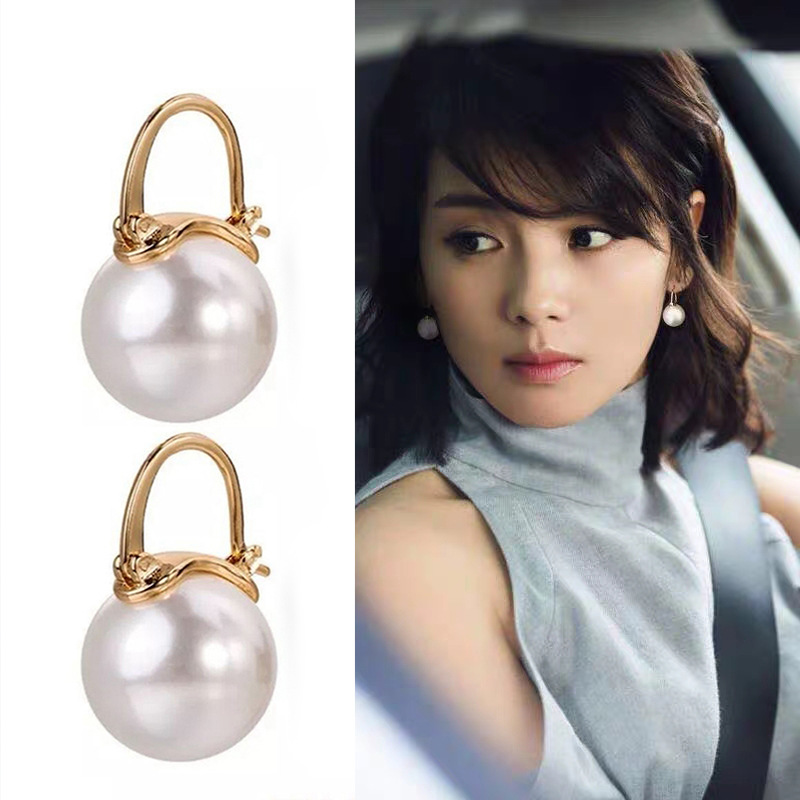 Pearl earrings, a Korean style combination of earrings, fashionable and trendy, retro ear buckles, versatile small ear rings, and new ear studs details Picture