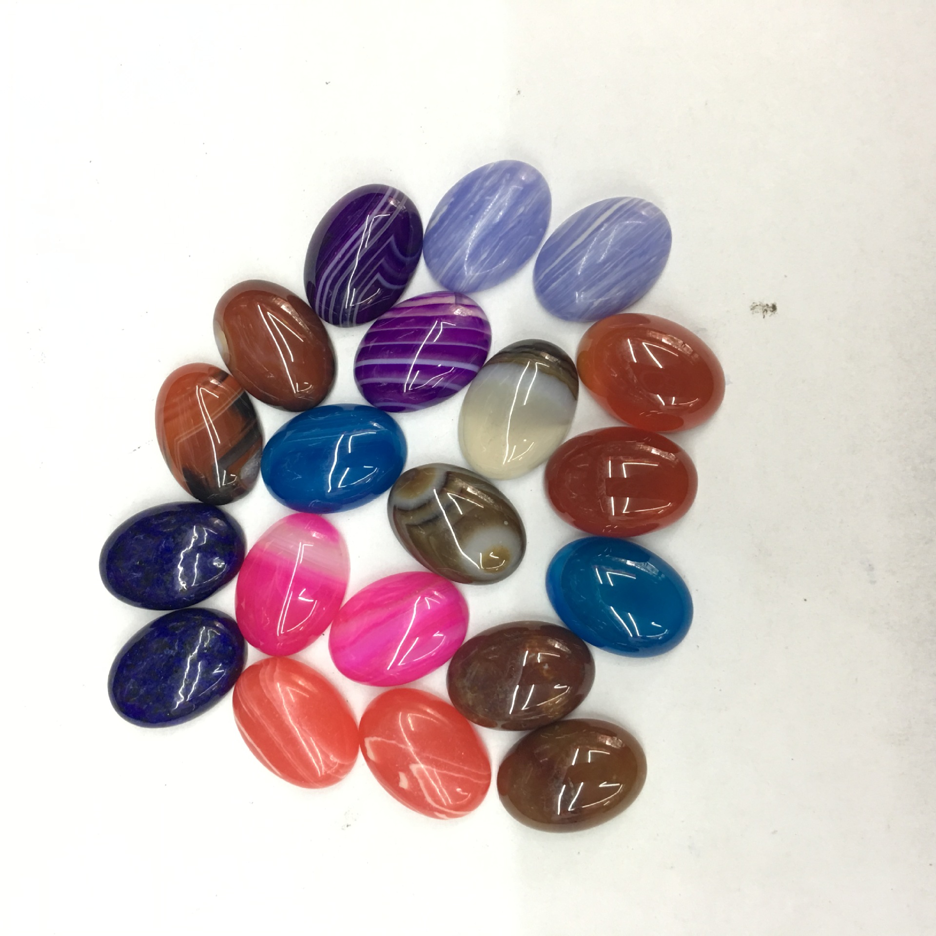 The manufacturer is selling wholesale of fashionable egg-shaped agate rough stone semi-precious stone ring face jewelry accessories and handicrafts from Europe and America