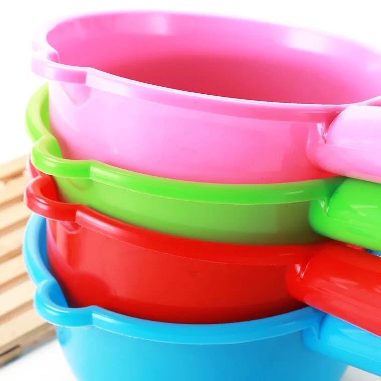 Colorful pointed spout water spoon, enlarged and thickened plastic long-handled water spoon, kitchen household, 2-yuan store supply, daily necessities details Picture