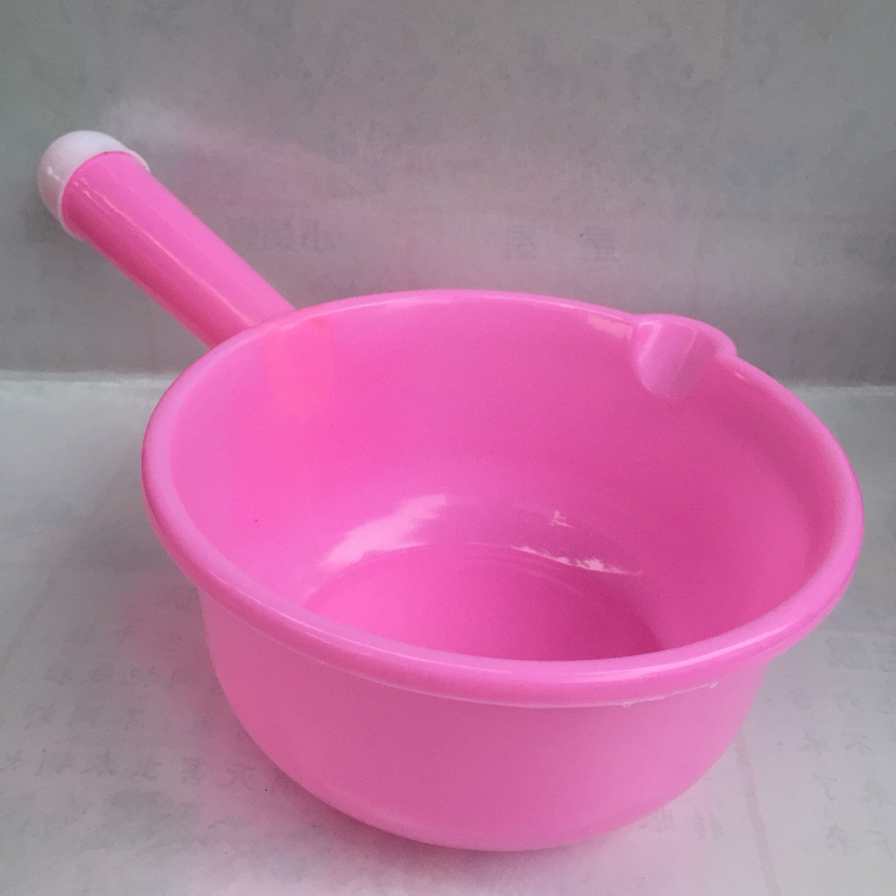 Hangjiang hu barato 18 cuchara de agua de color baby shower plástico belt stand fuente details Picture