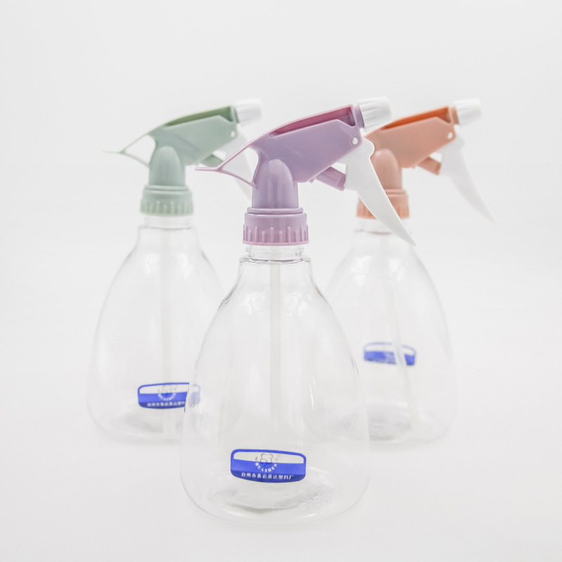 A manufacturer of transparent plastic sprayers, transparent bottles and jugs, and horticultural irrigation tools for self-sale Application Scenario