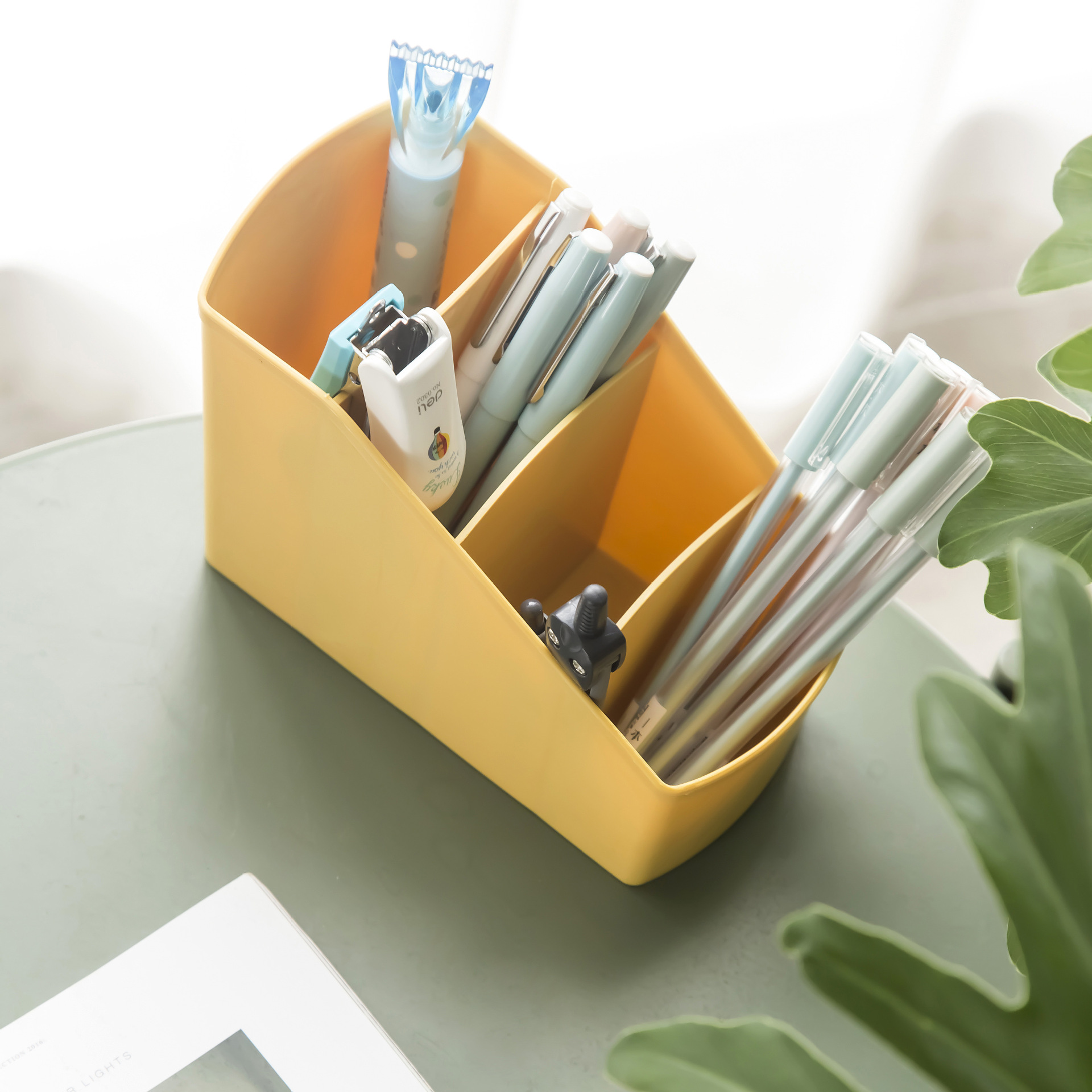 Yzt 3078 Desktop Storage Box Living Room Remote Control Storage Box Small Cosmetics Stationery Sundry Storage Box Application Scenario
