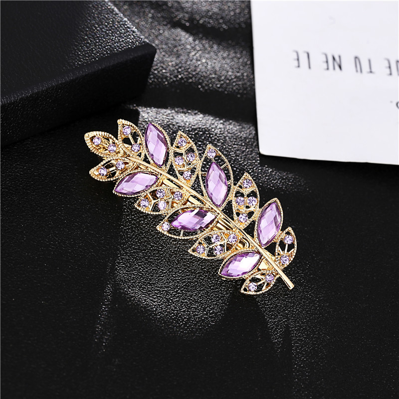 A new Korean-style, trendy and individualistic women's BB clip fashion accessory, electroplated alloy white crystal hair accessory, simple Application Scenario