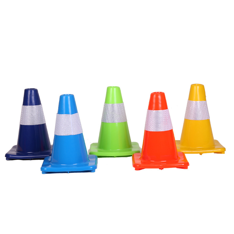 The manufacturer produces PVC28cm road cones, reflective cones, cone buckets, rubber ice cream cones, traffic barrier cones, sign buckets and road cones Application Scenario