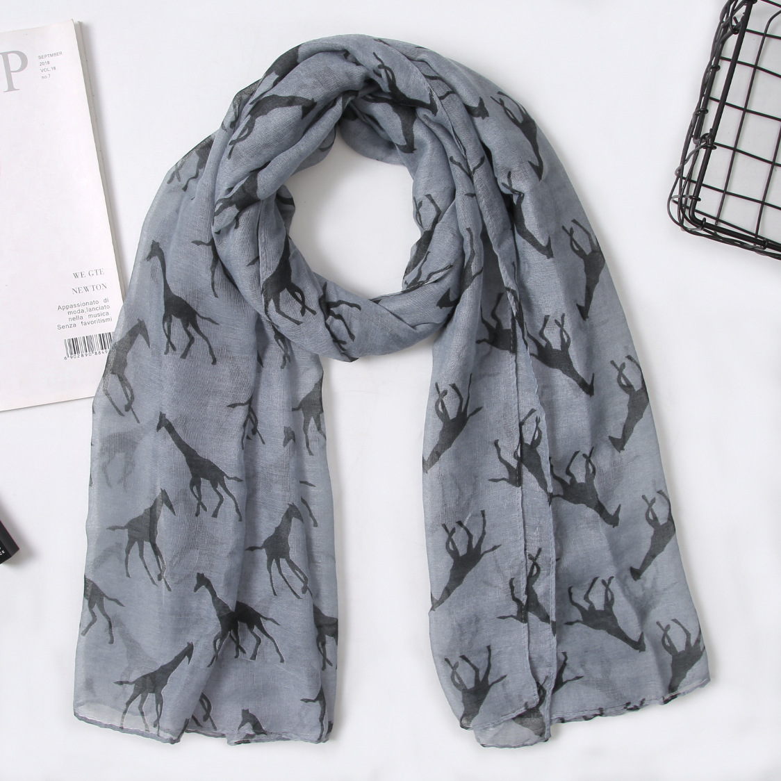 Hot-selling giraffe-printed Parisian gauze scarves, animal scarves wholesale, AliExpress, Amazon bestsellers wholesale Specification image