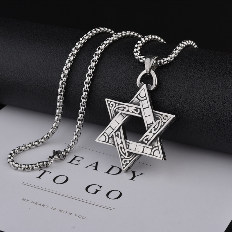 Trend Titanium Steel Necklaces For Men And Women Tiktok Bundy Hip Hop Six Stars Pendant Sweater Chain Simple Hip Hop Jewelry Wholesale Application Scenario