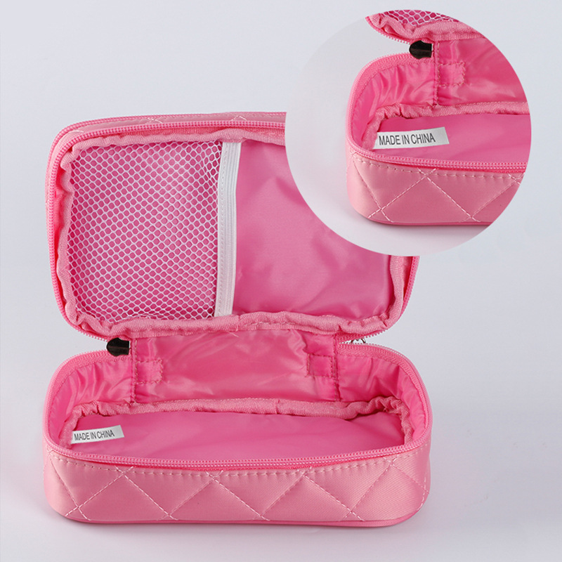 Waterproof Double-Layer Makeup Bag Creative Geometric Diamond Mesh Toiletry Bag New Nylon Storage Bag Portable Makeup Box Wholesale Application Scenario
