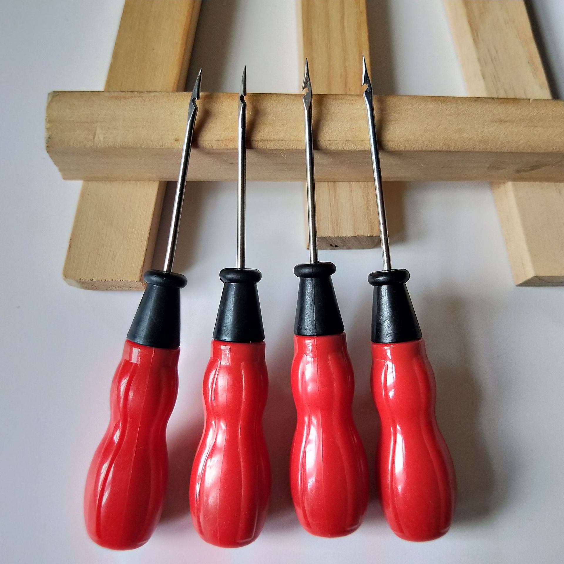 【1-6区】小号塑料（钩锥）40/盒 1600/箱 塑料柄钩椎不锈钢钩锥 钩针修鞋钩椎子家居日用1元小百批发