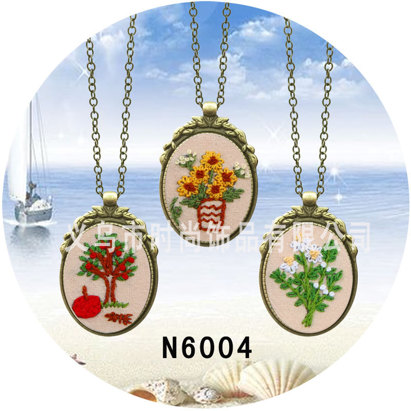 Three-pattern European-style necklace embroidery diy material package set, ancient-style set, handcrafted DIY embroidery set, fabric details Picture