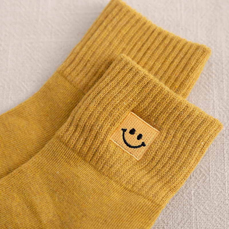Sock stall, one-piece consignment for spring and autumn socks, women's embroidered mid-calf socks, women's Japanese-style smiling breathable solid-color cotton socks, women's socks wholesale, one-piece consignment Application Scenario
