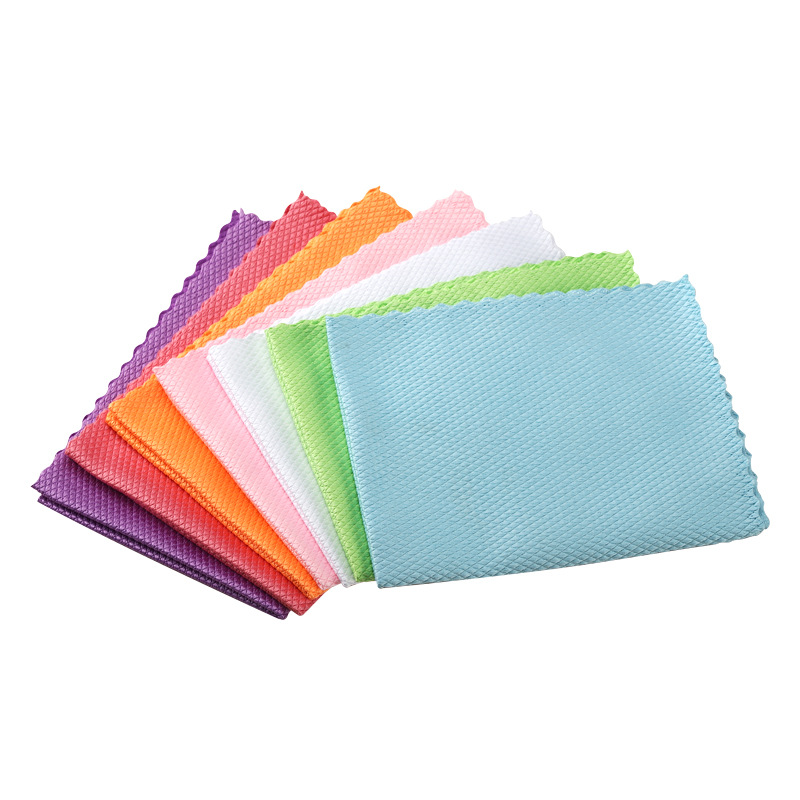 The edge-cut fish-scale cloth is absorbent for household cleaning and won't shed fibers. It can be used to clean glass mirrors, red wine glasses, and is also available for distribution by Internet celebrities and e-commerce platforms Item Picture