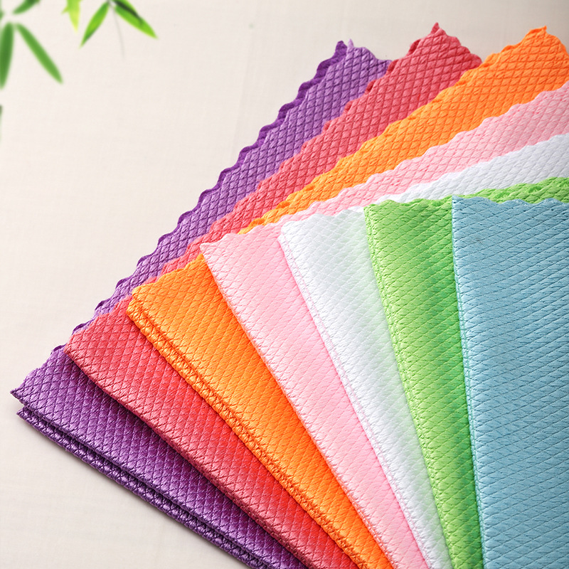 The edge-cut fish-scale cloth is absorbent for household cleaning and won't shed fibers. It can be used to clean glass mirrors, red wine glasses, and is also available for distribution by Internet celebrities and e-commerce platforms details Picture