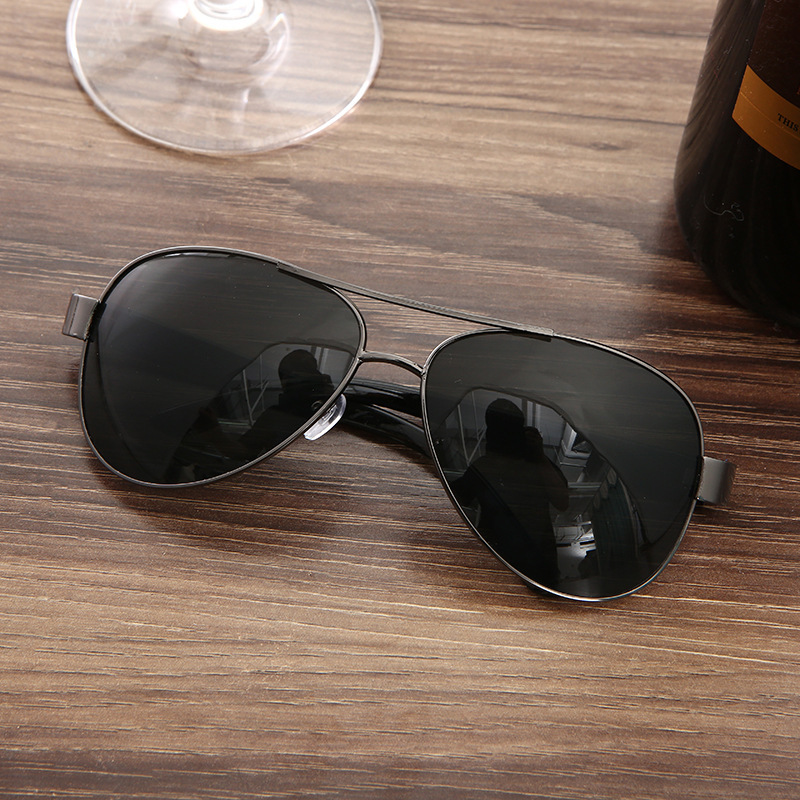 Creative combination set with exquisite packaging: Watch + Pen + sunglasses + keychain Men's gift set Item Picture