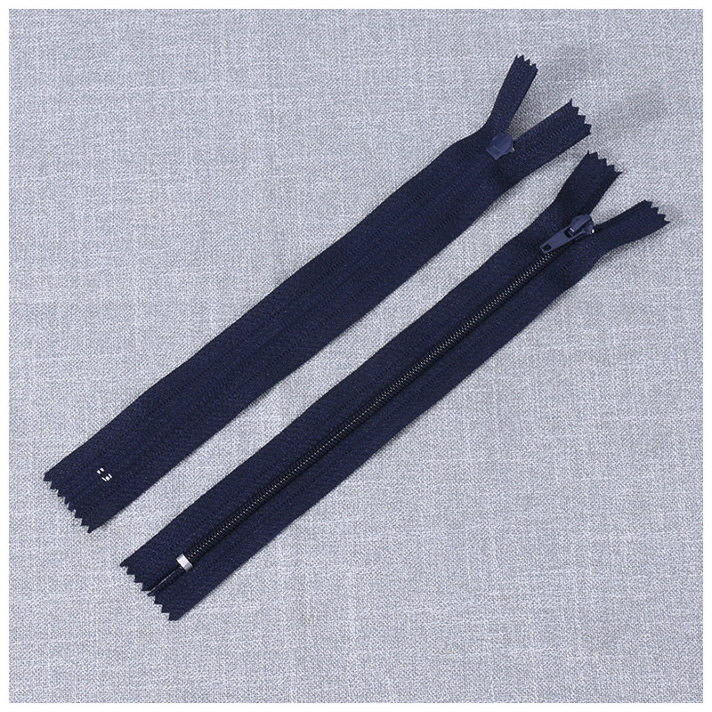 Factory direct sales of No. 4 black nylon closed-tail pants, clothing zippers, wholesale closed-tail zippers, self-locking zippers Item Picture