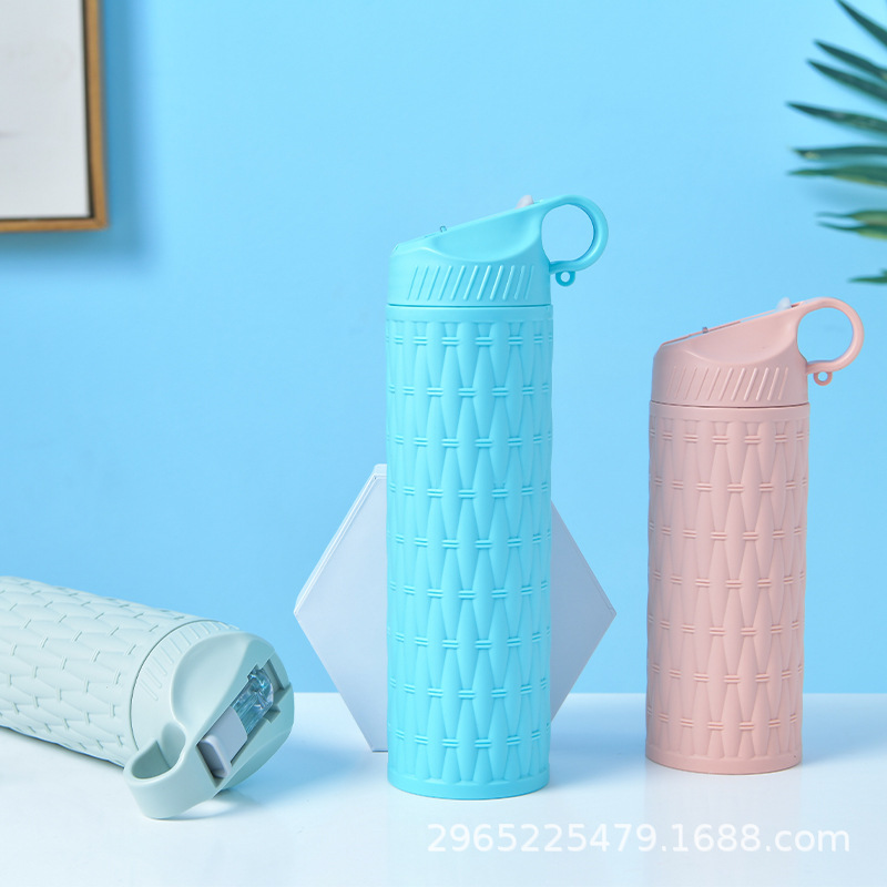 Sporty and trendy solid-color double-layer plastic space cup, spring and summer stylish patterned portable pop-up lid straw cup Application Scenario