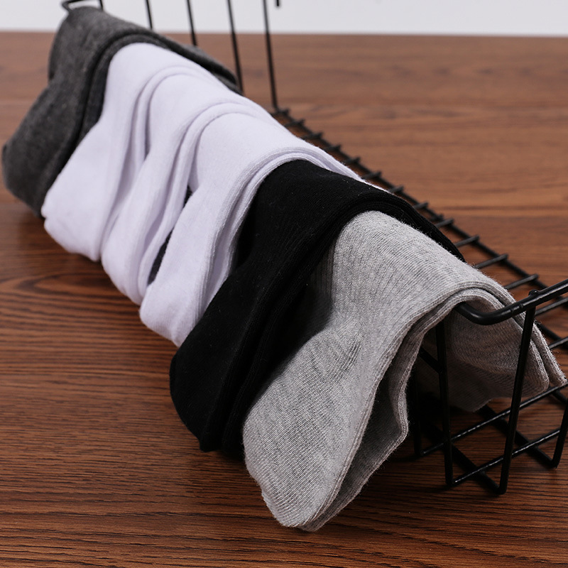Men's cotton socks, letter mid-leg socks, fashionable, sporty, breathable and sweat-absorbing, six-color short-leg men's socks, short-leg socks wholesale, one-piece consignment Application Scenario