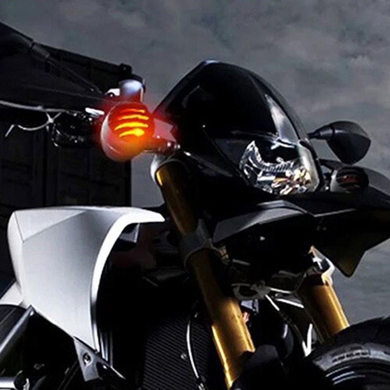 Motorcycle parts: Harley-Davidson Cruise Prince, retro grille, metal shell, turn signal, turn signal, command light Application Scenario