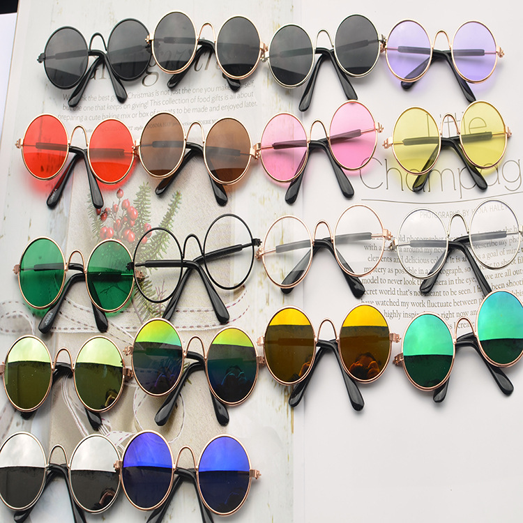 Factory wholesale of dog and cat pet glasses, creative and trendy toys, metal sunglasses, and small props for photo studio shooting details Picture