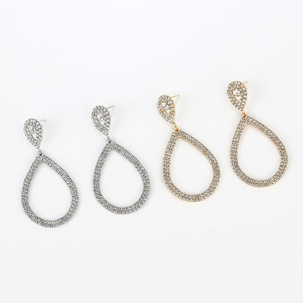 Non-returnable and non-exchangeable European and American hollowed-out teardrop-shaped large earrings, exaggerated diamond-encrusted geometric claw-shaped stud earrings earrings Application Scenario