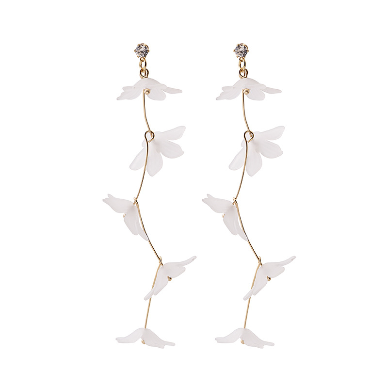 Silver needle Japanese and Korean super fairy transparent petal earrings, forest-themed fresh girl three-dimensional Daisy white small flower earrings Item Picture