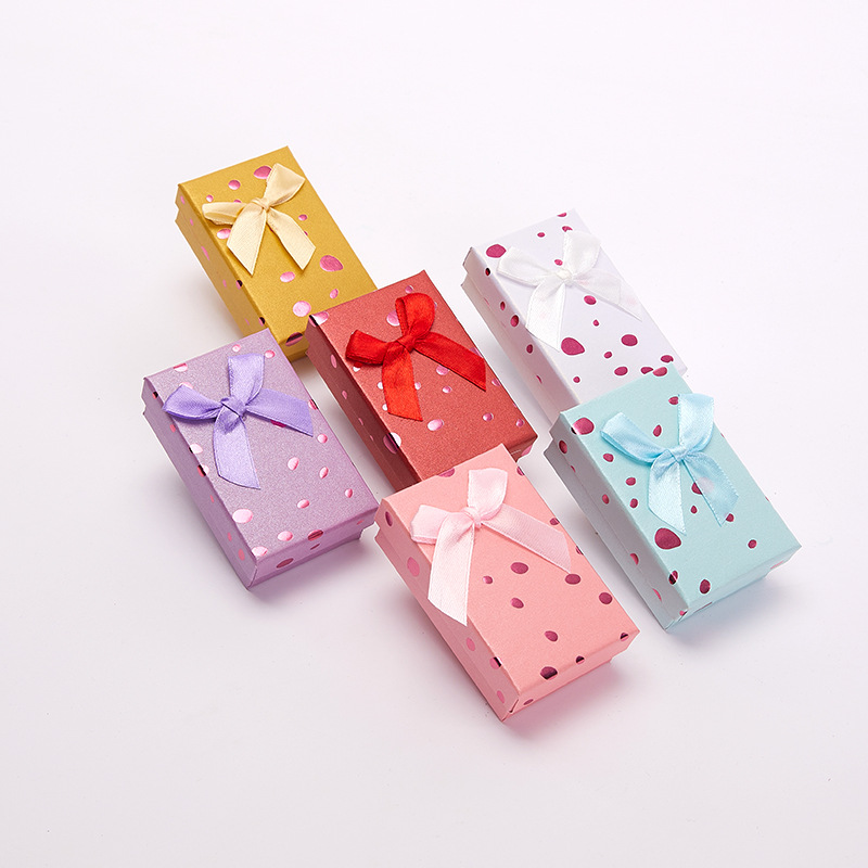 Jewelry box, top and bottom cover, jewelry box, bow, ribbon necklace, ring, stud earrings, pendant, packaging box, jewelry storage box full figure
