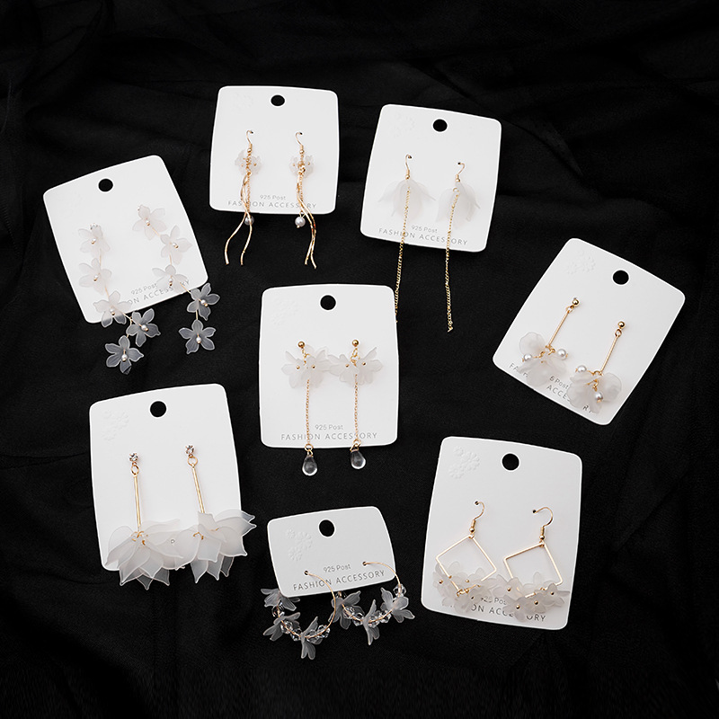 Silver needle Japanese and Korean super fairy transparent petal earrings, forest-themed fresh girl three-dimensional Daisy white small flower earrings