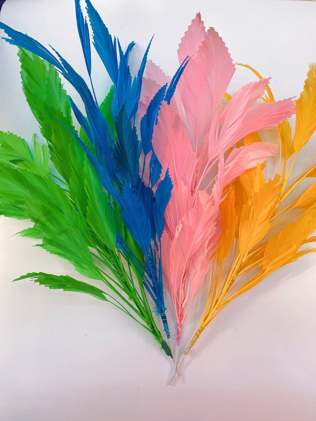 Factory clearance sale of feather wire flower diy clothing, props, hats, accessories, 30cm colorful feather corsages Item Picture