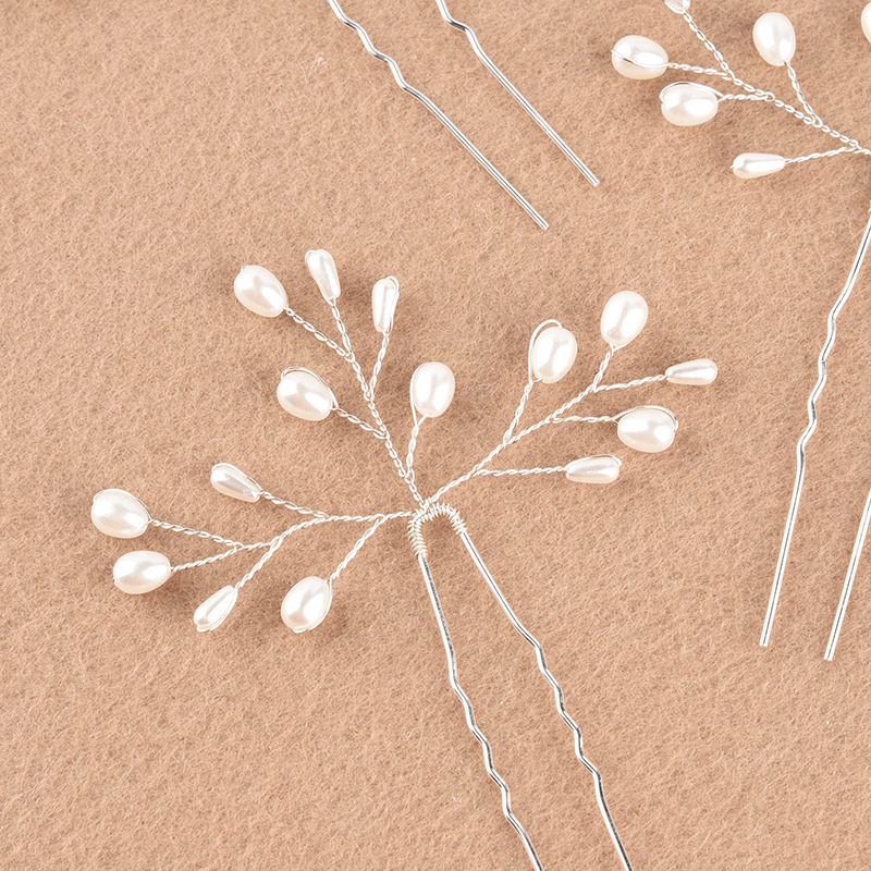 Handcrafted pearl hair forks, simple and elegant daily hair accessories for brides, hairpins, handcrafted beaded pearl gold and silver hair accessories Application Scenario