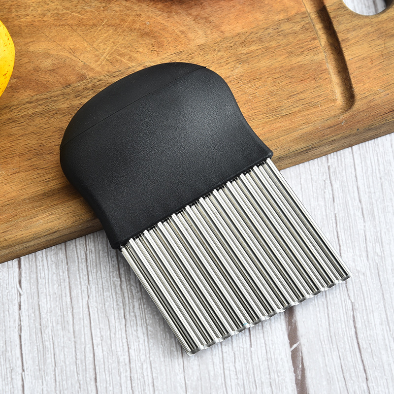 Wholesale multi-functional stainless steel potato slicer, manual household wave knife, easy to clean kitchen small tools from the manufacturer Application Scenario