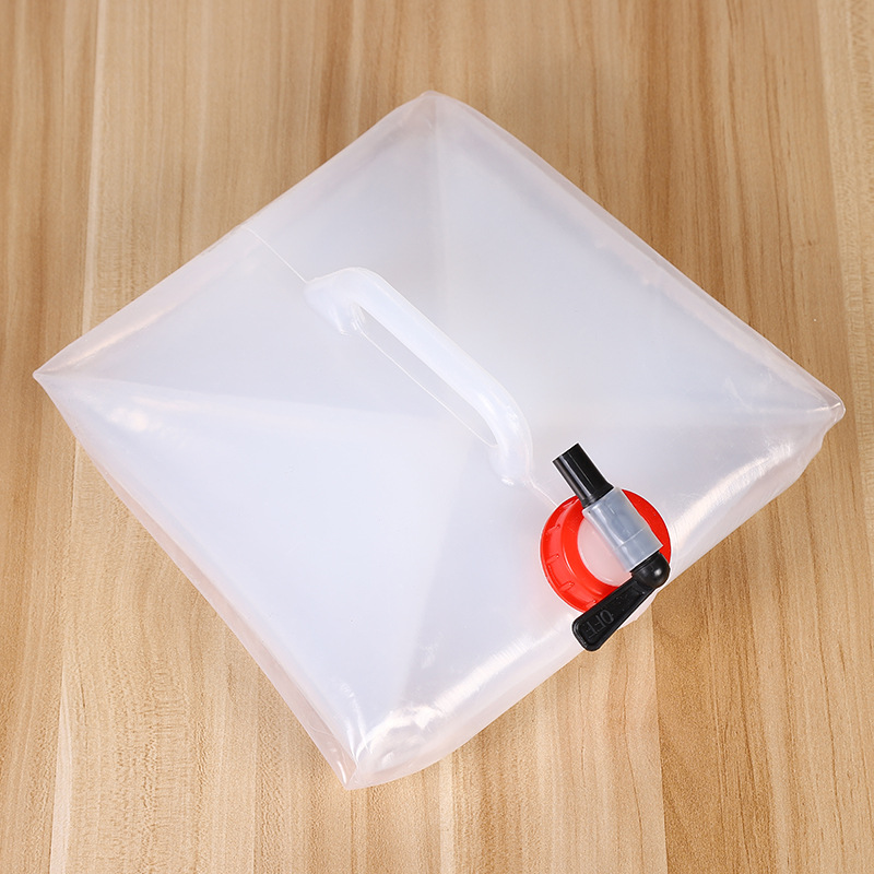 Outdoor folding drinking water bucket 15L, portable camping large capacity, enlarged drinking water bottle, water filling tool, four-corner water bag Application Scenario