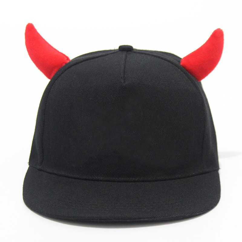 American hip-hop flat-brimmed hat, custom-made horn hat, embroidered five-piece flat-brimmed hat, printed smooth plate flat-brimmed hat, hardtop custom-made Application Scenario