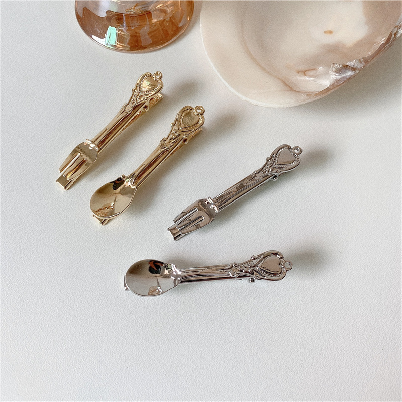 The MONA series of popular national trend products features the same style of soup spoon hair clips, bangs clips, alloy new versatile edge hair accessories, duckbill clips, and women's national trend series
