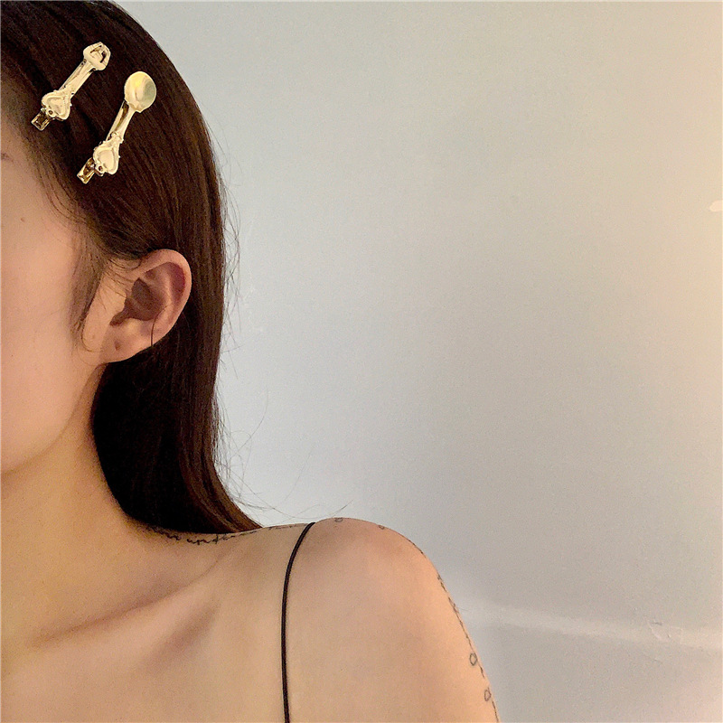 The MONA series of popular national trend products features the same style of soup spoon hair clips, bangs clips, alloy new versatile edge hair accessories, duckbill clips, and women's national trend series Specification image