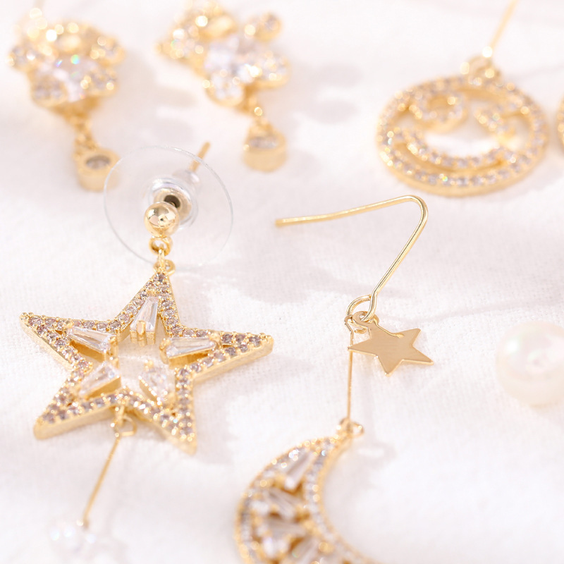 New Korean earrings are directly supplied. Creative silver needles, simple electroplated stud earrings, sweet and fairy-like long earrings are available for wholesale Application Scenario
