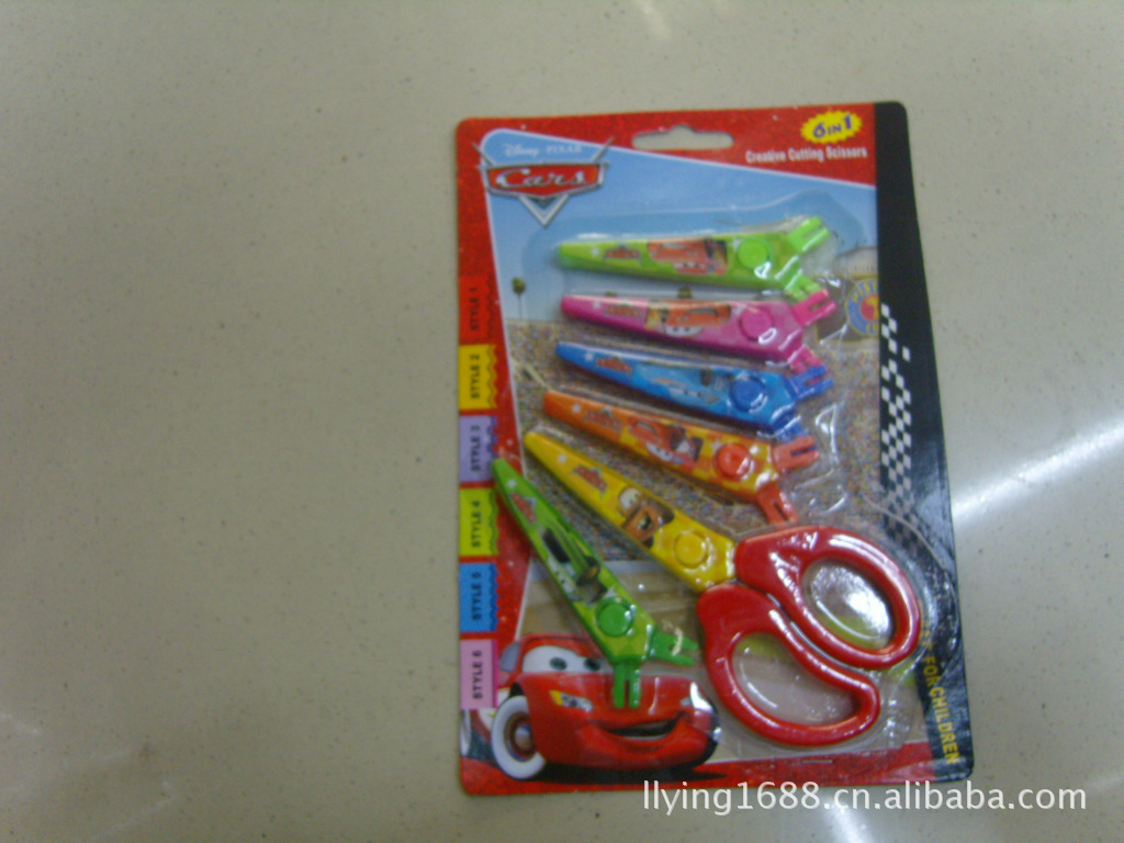 Wholesale supply of children's mini replaceable ABS plastic scissors with 6 different patterns to choose from details Picture