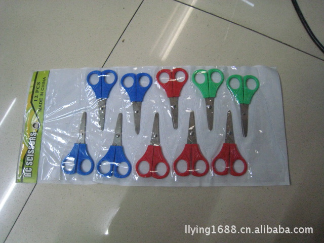 Seven-inch bagged student scissors, student scissors, kitchen cute scissors, creative household scissors, office scissors Specification image