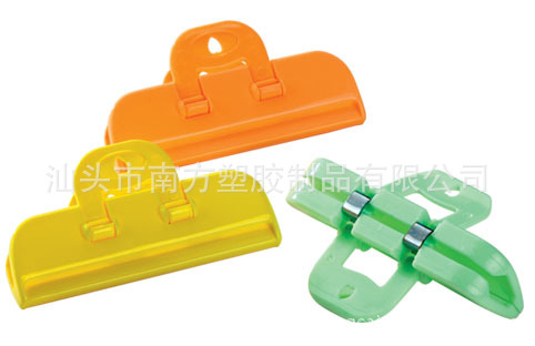 Creative plastic food sealing clip, 6-store snack bag mouth sealing, household moisture-proof sealing clip Application Scenario