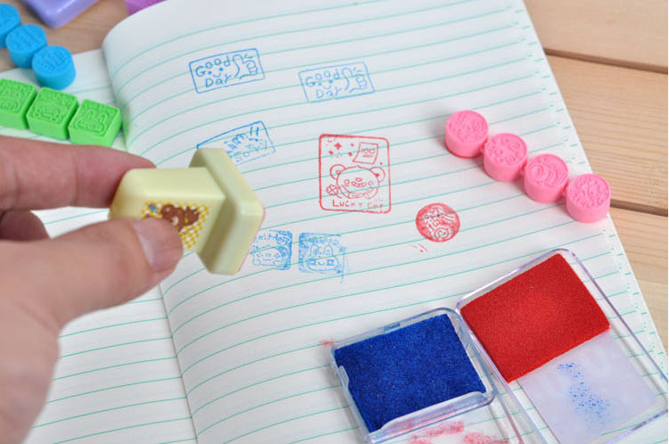 20 fresh and cute bear stamps come in a card-absorbing set with seal paste included Specification image